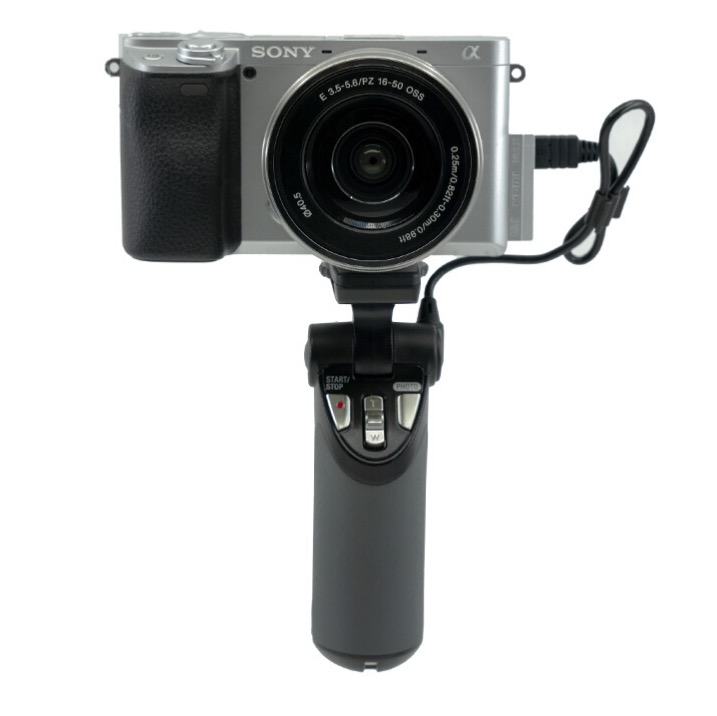 SONY 索尼 Alpha 6400 APS-C画幅 微单相机 银色 E PZ 16-50mm F3.5 OSS 变焦镜头 蓝牙手柄套装 7799元